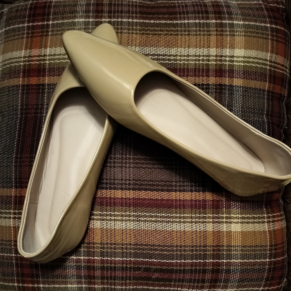 Pair Super Cute Flats!!